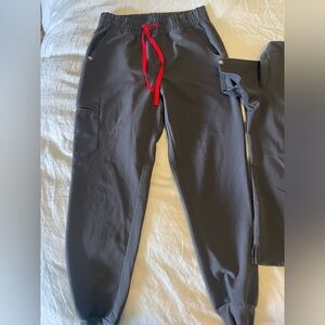 Set figs High Waisted Zamora Jogger Scrub Pant  & Catarina One-Pocket Scrub Top